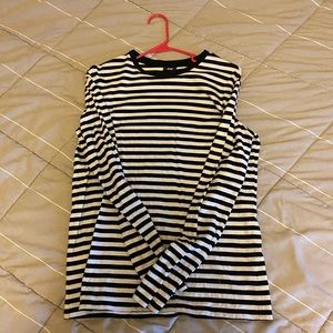 Black and white long sleeve shirt